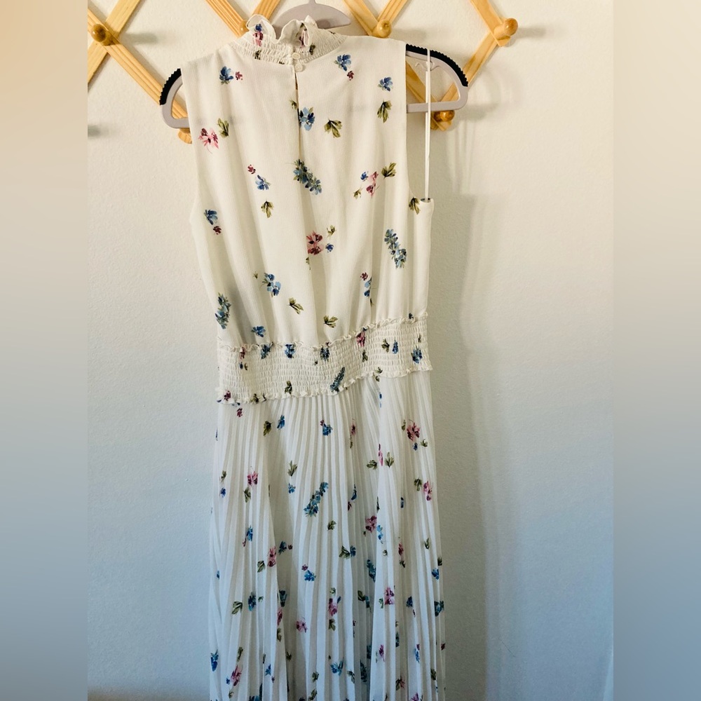 Gorgeous Vince Camuto Floral Dress - Picture 7 of 9